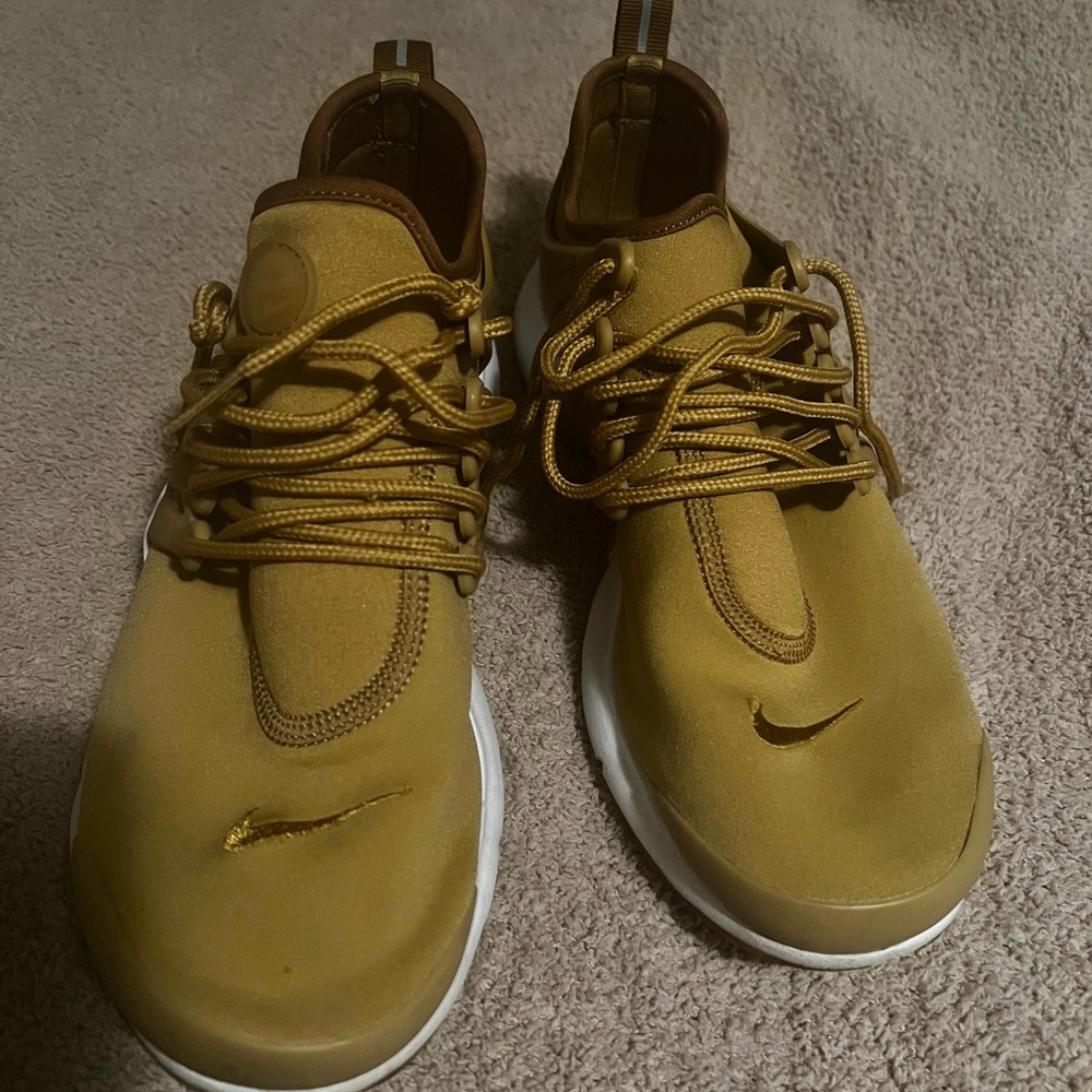 Discontinued* 
Women’s Nike Presto
Size 8